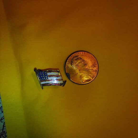 American Flag Small Gold Tone Metal Painted Brooch Pin Red White Blue Colors - Picture 9 of 17